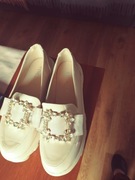 Mokasyny bezowe lakier 38 wsuwane ozdobna kokarda