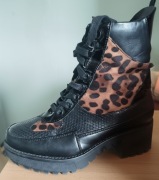 Stylowe botki w panterkę 