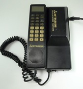 Stary telefon komórkowy Mitsubishi 