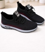 Czarne lekkie sneakersy sportowe – wygodne, oddychające, różne rozmiary!