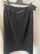 Czarna spódnica Laurèl z paskiem – elegancja z dziewiczą wełną