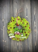 Piękny świąteczny wianek z mchu Dostawa choinek