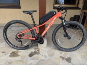 rower Specialized Rockhopper 27.5  XS z dodatkowym napędem elektrycznym.