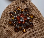 Vintage broszka 6 cm – duża, brązowe kamienie, stan bardzo dobry