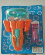 Zabawka PISTOLET NA BAŃKI MYDLANE 50 ml 20x23 cm dwa warianty 