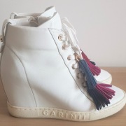 Sneakersy Carinii