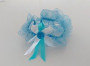 Niebieska podwiązka ślubna 