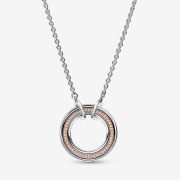 Dwutonowy naszyjnik pavé z logo Pandora Signature