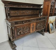 Rzeźbiony kredens antyczny 