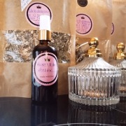 Wcierka bio na wzrost włosów na bazie ziół takich jak rozmaryn kozieradka