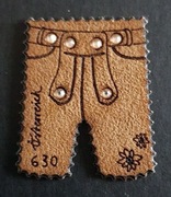 Austria 2015 - spodenki tyrolskie, znaczek ze skóry z kryształami , Mi 3231