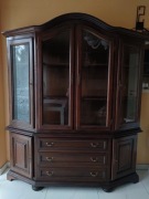 Stylowy duży  drewniany kredens