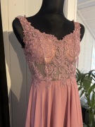 Elegancka sukienka sukienka z gorsetem i wiązaniem na plecach 