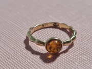 Pozłacany pierścionek z bursztynu 