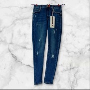 Nowe jeansy M SARA r. 29 L rurki gwiazda na kieszeni tyłek push up 