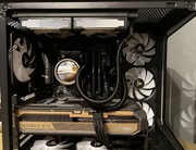 Komputer Ryzen 7 5700x3d z monitorem