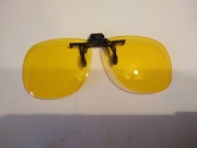 Polaryzacyjne nakładki na okulary.