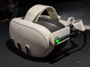 Meta quest 3 mocowanie kabla USB C