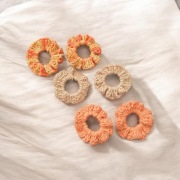 Gumka do włosów wykonana na szydełku scrunchie