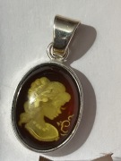 Zawieszka srebro 925 z bursztynem