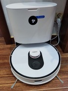 Robot Roidmi EVE plus ze stacją opróżniającą