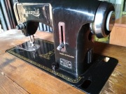 Maszyna do szycia Łucznik KL90 dla pasjonatów.