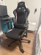 Fotel gamingowy GAMVIS PHANTOM Medium czarno-różowy | materiałowy