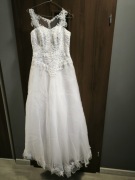 Suknia ślubna z gipiury 