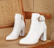 Botki  do kostki z obcasem szczypistym  noskiem