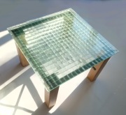 Unikatowy, designerski stolik z artystycznym szklanym blatem