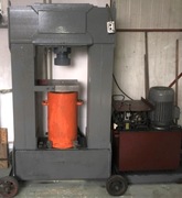 PRASA HYDRAULICZNA 140 TON