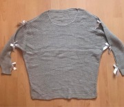 Sweter z kokardką siwy
