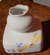 Piękny Mały  wazonik pięknie zdobiony  Lichte  Niemcy wschodnie 