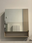 Szafka wisząca z lustrem do łazienki