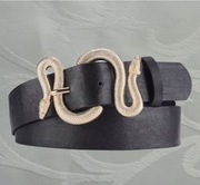 Elegancja i unikalny pasek damski z ozdobą w kształcie węża