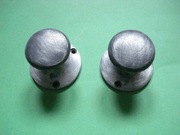 Starego typu gałka do drzwi.