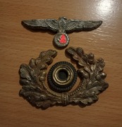 Insygnia z czapki oficera lub pod oficera. 