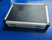 Kasetka z przyrządami do manicure. 