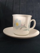 Białe filiżanki komplet do espresso z ozdobnymi kwiatkami