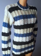 Sweter robiony na drutach