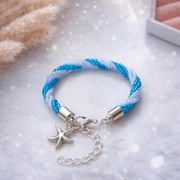 Bransoletka koralikowa handmade niebiesko-biała rozgwiazda – rękodzieło