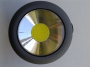 Lampka Led COB 200 lumenów z ruchomym uchwytem do montażu na wkręty.