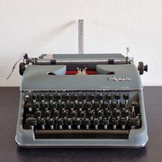 Maszyna do pisania Olympia SM-2 (1955r)