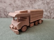 DREWNIANY SAMOCHÓD SKARBONKA CIEŻARÓWKA