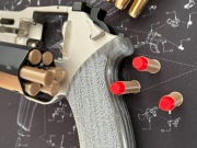 Atrapa S&W .357 Magnum, zbijak