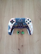 Pad PS5 dualsense analogi TMR favor union, motyw assassin's Creed 