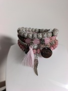 Zestaw 4 bransoletek styl boho eleganckie, na gumce odcień różu