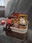 Koszyk Prezentowy – zapach, pielęgnacja i słodycz w jednym