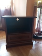 Szafka pod telewizor z zestawu mebli Kent 