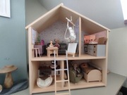 Domek drewniany z wyposażeniem dla myszek Maileg 